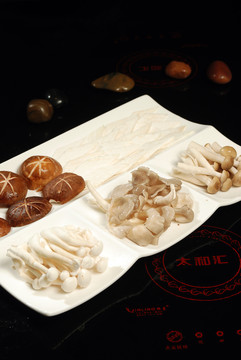 菌類拼盤