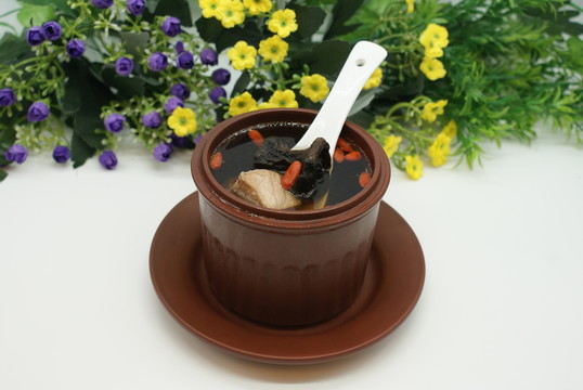 黑虎掌燉雞湯