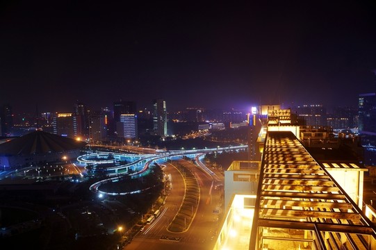 鄭州鄭東新區(qū)CBD車流夜景