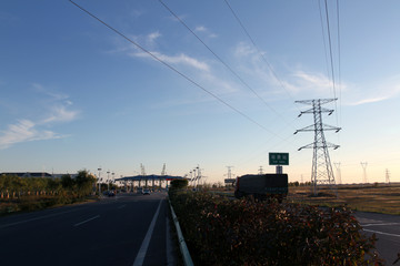高速公路 電塔 高壓線