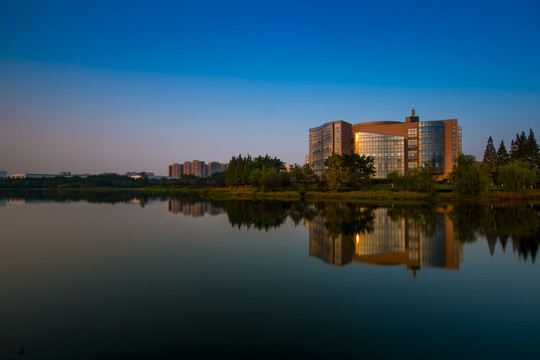 四川大學(xué)