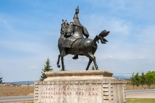 努爾哈赤塑像