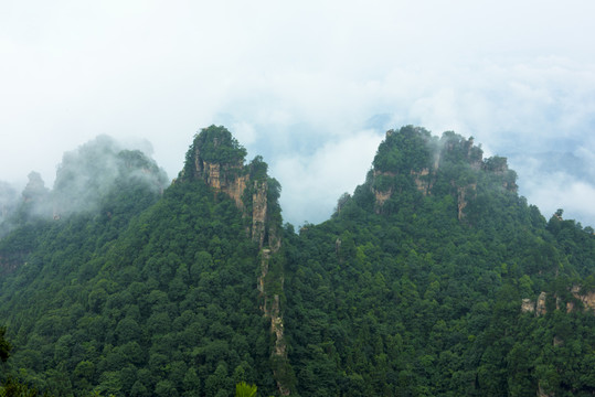 云山霧繞