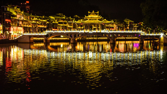 鳳凰古鎮(zhèn)夜景