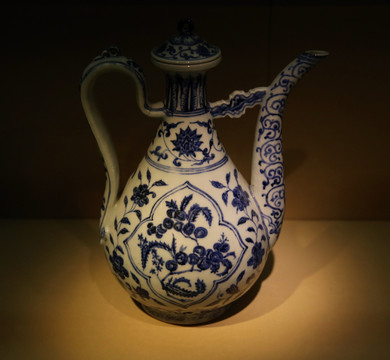 明永樂青花執(zhí)壺