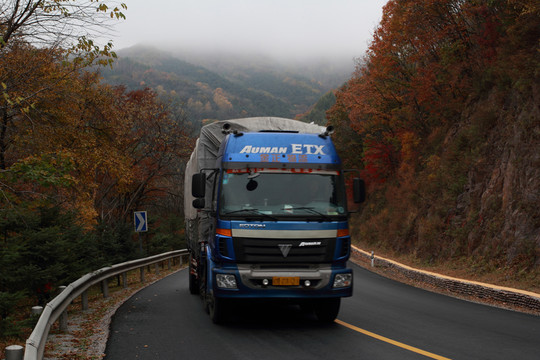 山路 車
