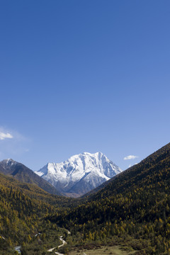 四川康定亞拉雪山風(fēng)光