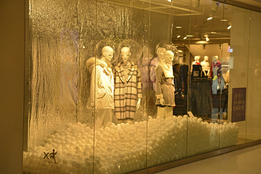 女裝專賣店櫥窗