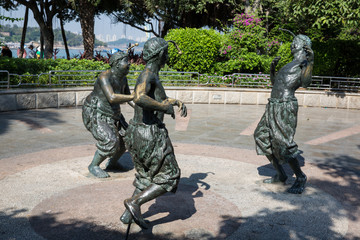 少數(shù)民族舞蹈雕塑