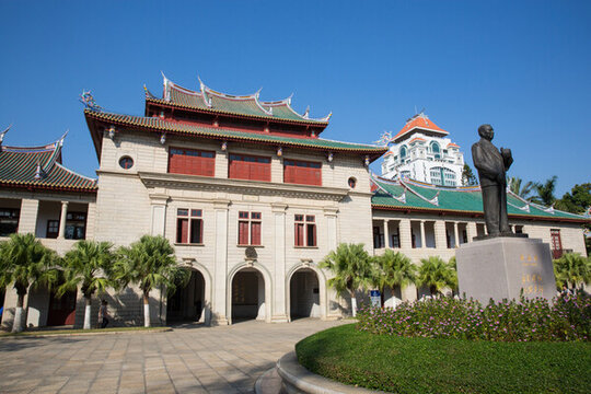 廈門大學(xué) 廈門大學(xué)陳嘉庚雕像