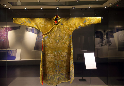 金線黃地五爪九龍袍