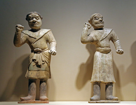 唐代畫(huà)彩胡服立俑