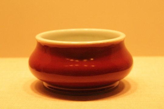 祭紅釉圓爐