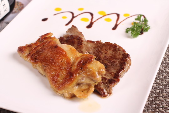 薄烤牛扒拼雞扒