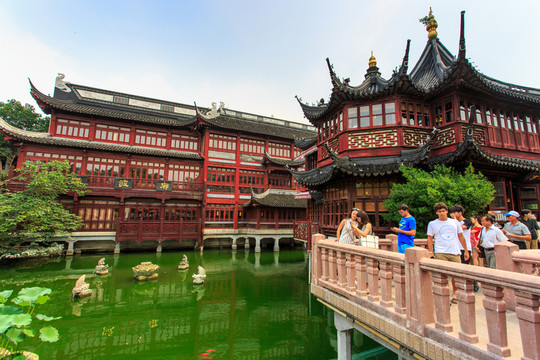 上海豫園商城九曲橋湖心亭