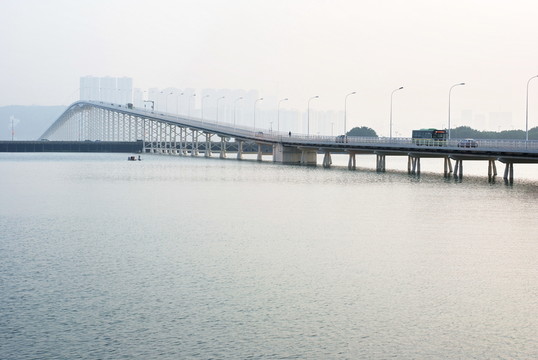 澳凼大橋（嘉樂庇總督大橋 ）