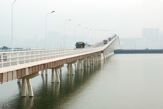 澳凼大橋（嘉樂(lè)庇總督大橋 ）