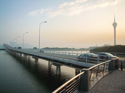 澳凼大橋（嘉樂(lè)庇總督大橋 ）