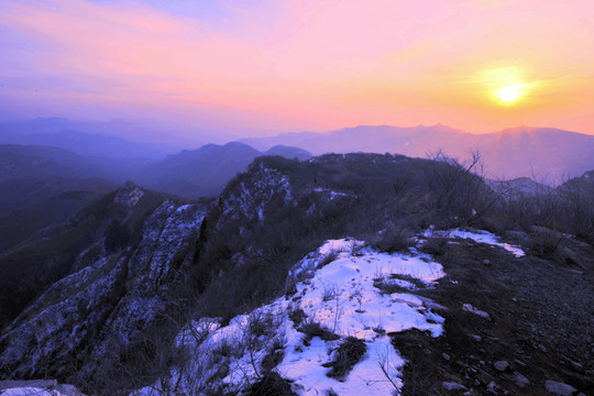 雪山日出
