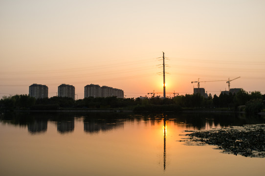 沁園湖夕陽