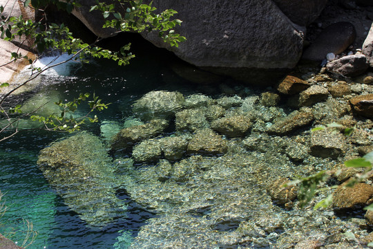 山間碧水