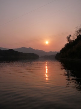 河邊夕陽