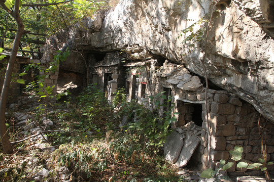 山洞石屋