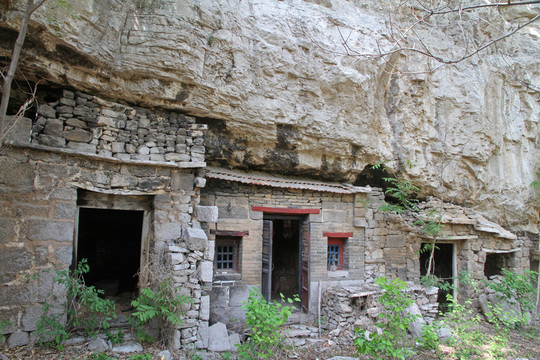 山洞石屋