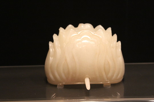 白玉蓮瓣形發(fā)冠