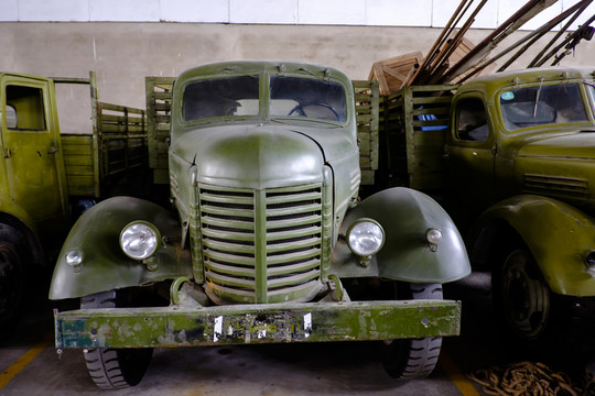 軍用卡車