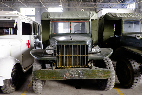 軍用卡車