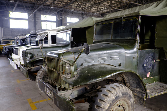 軍用卡車