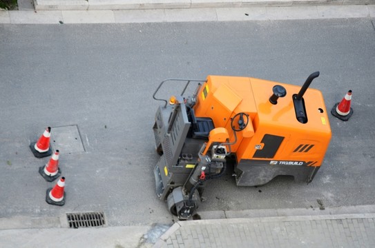 工程車輛