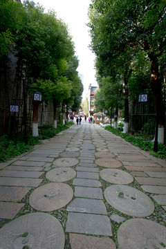 石板路