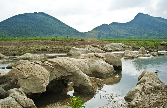 小河