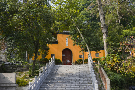 雞鳴古寺