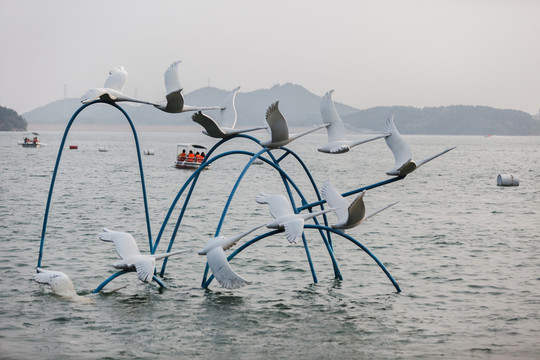 雁棲湖天鵝裝飾