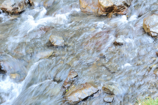 石頭  流水