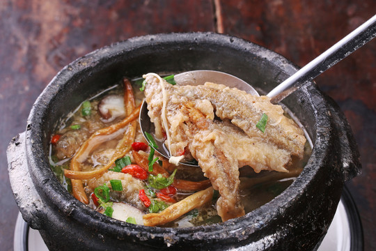 砂鍋面炕魚