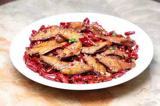 麻辣扒皮魚(yú)