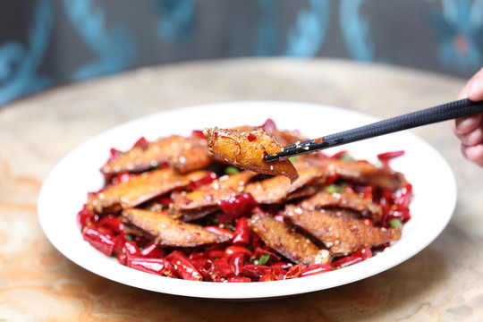 香辣扒皮魚(yú)
