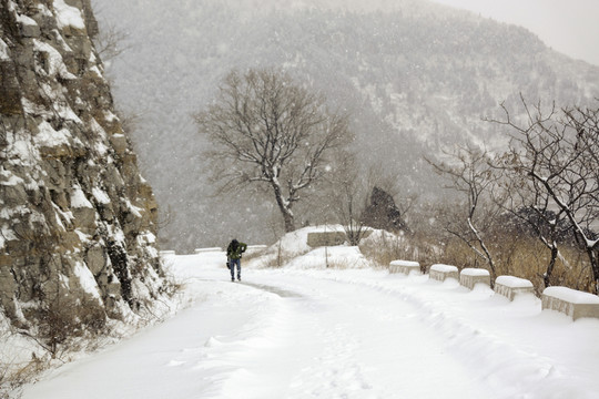 仰天山雪景