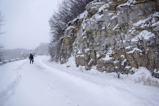 雪中仰天山