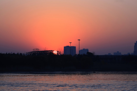 城市的日出