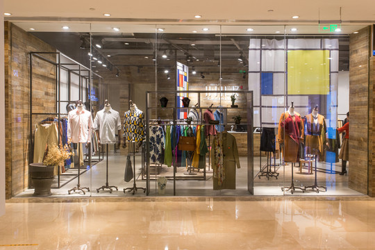 服裝店玻璃櫥窗