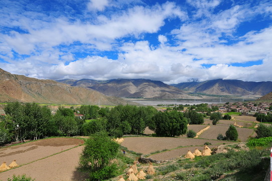 西藏風(fēng)光 世界屋脊 藍(lán)天白云