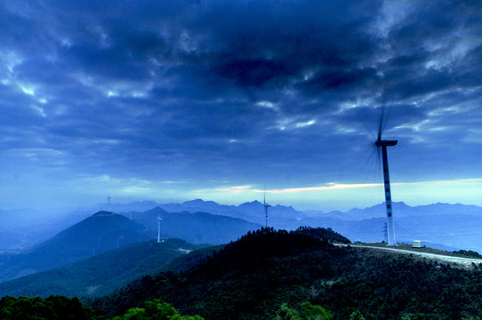 清晨 云彩 群山 風(fēng)電 光影