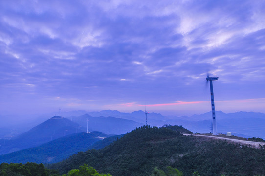 清晨 云彩 群山 風(fēng)電 光影