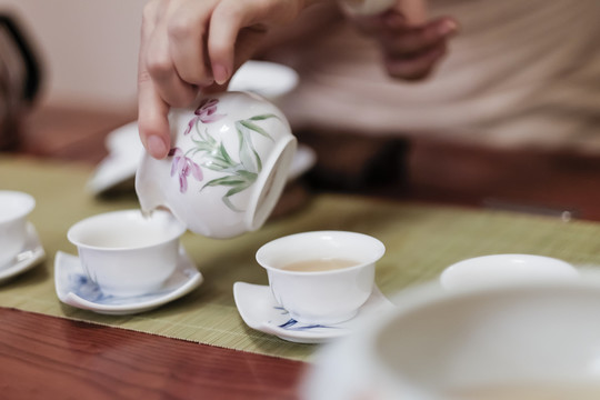 倒茶
