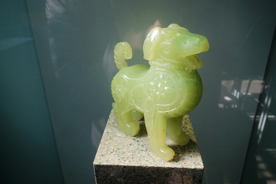 翡翠羊雕像